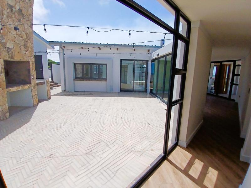 3 Bedroom Property for Sale in Stilbaai Wes Western Cape